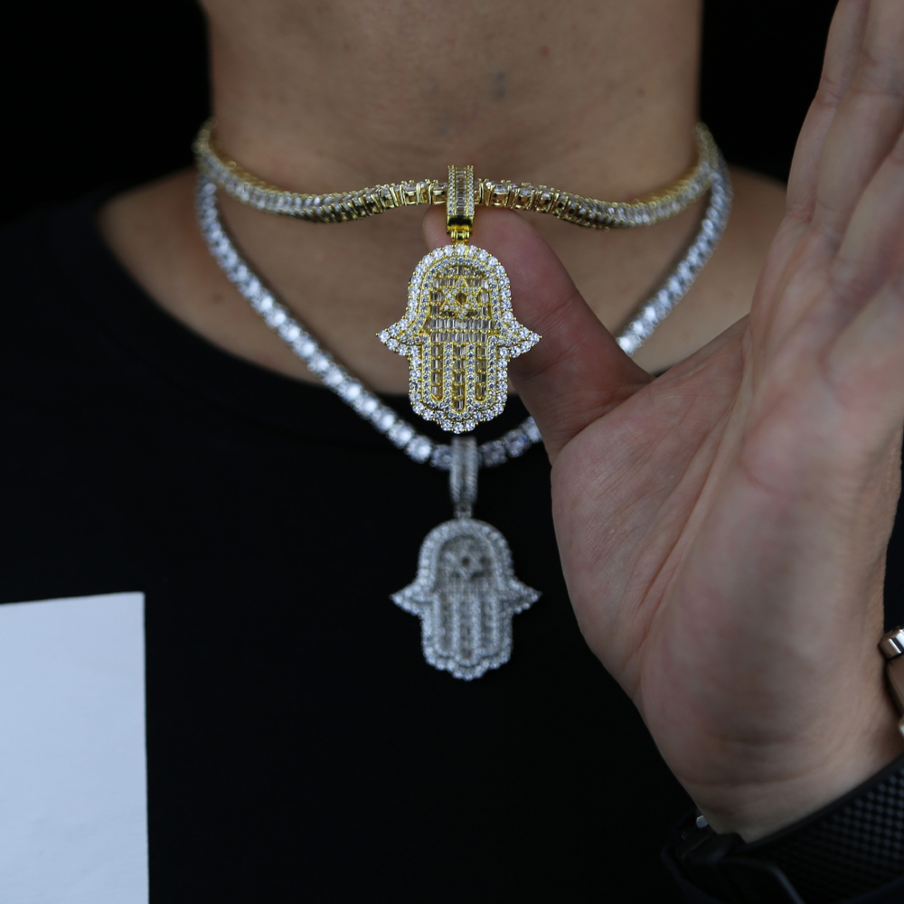 Iced Out Hamsa Hand Pendant Ne - Tulsi Holy Basil recension och pris